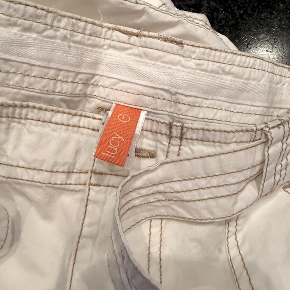 Lucy White Cargo Capris - Picture 6 of 6
